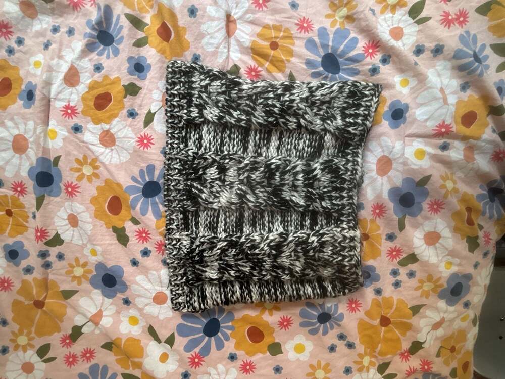 Gap Marled Black and White Cable Knit Winter Cowl Scarf/Tube Top